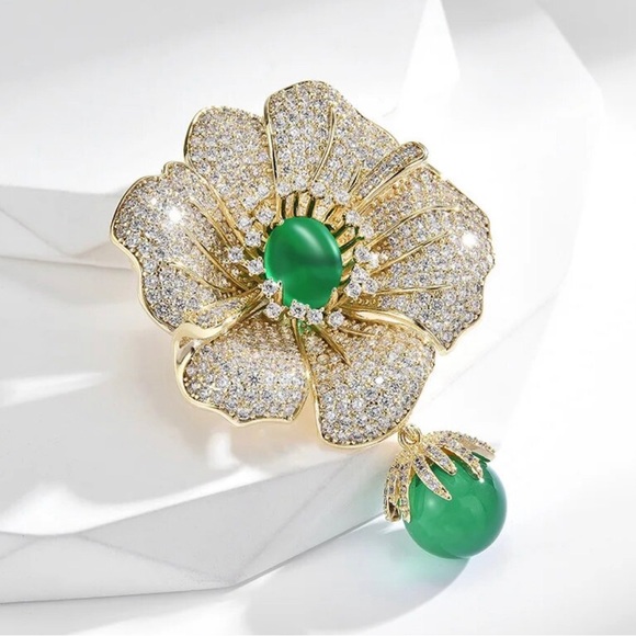 Elegant Cubic Zirconia Flower Design Brooch with Green Stone - Picture 1 of 6